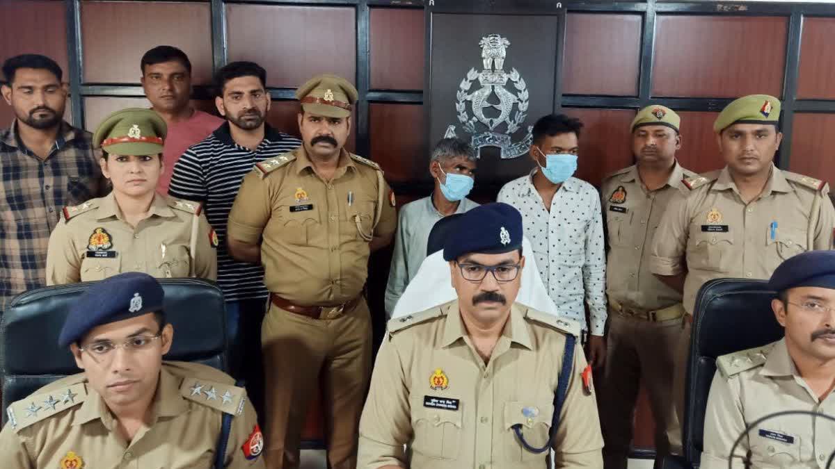 हापुड़ में पुलिस ने अवैध हथियार बनाने की फैक्ट्री पकड़ी.