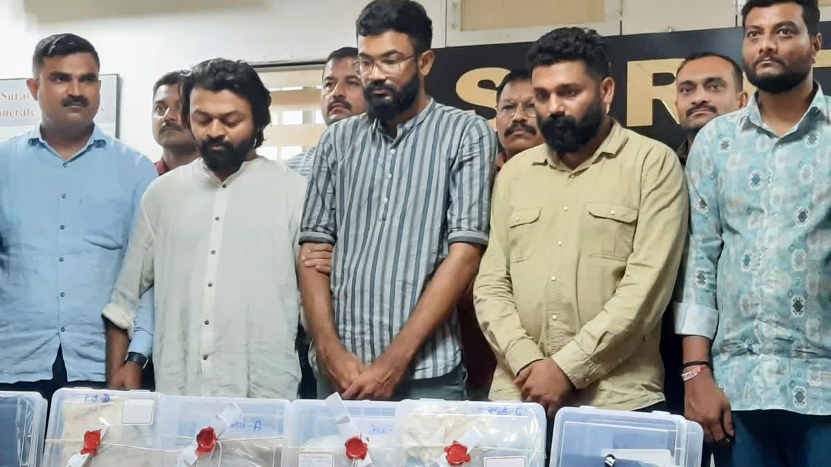 gold-smuggling-busted-4-arrested-with-gold-worth-more-than-7-crores-in-surat