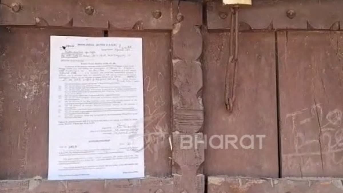 Police notice on Guddu Muslim's house in Prayagraj