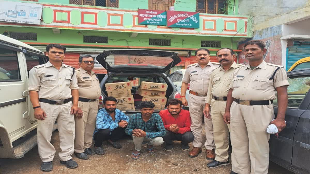 Three smugglers arrested with liquor in Raisen