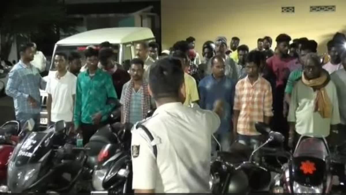 police raid on gambling den in sundargarh