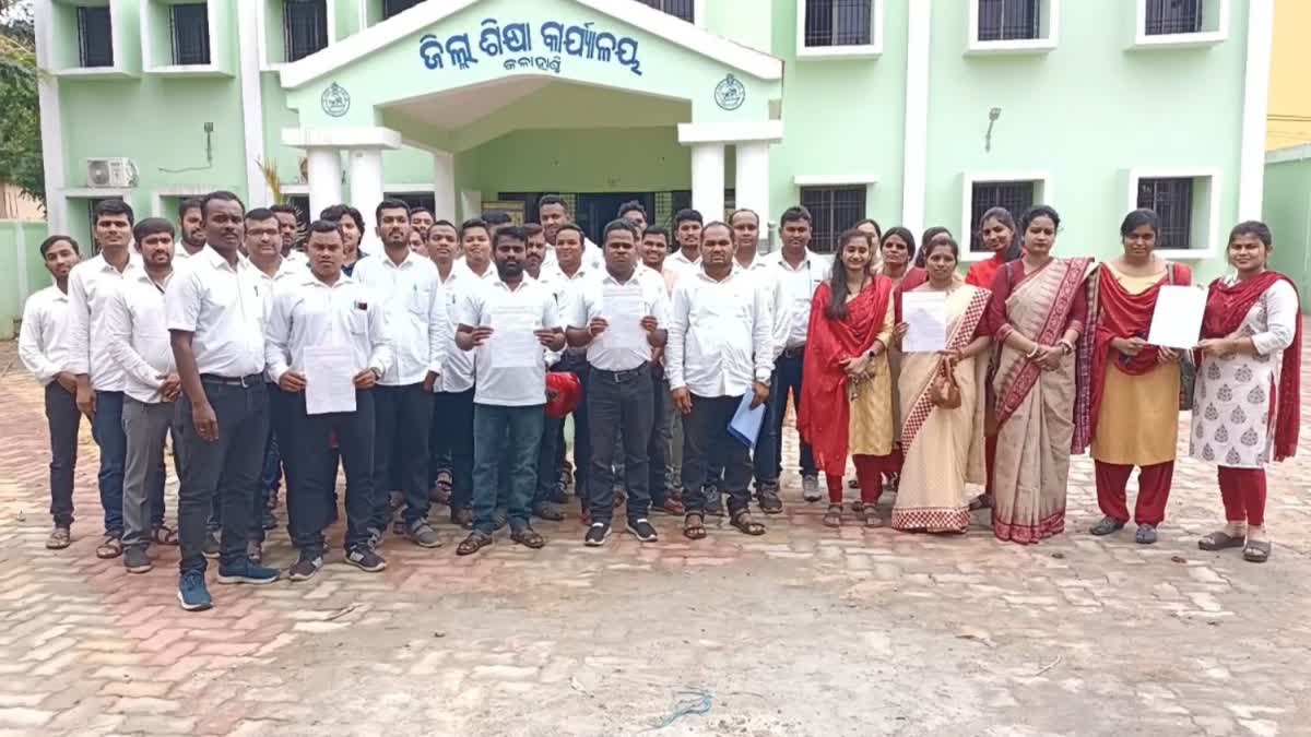 Teachers Union give memorandum to collector