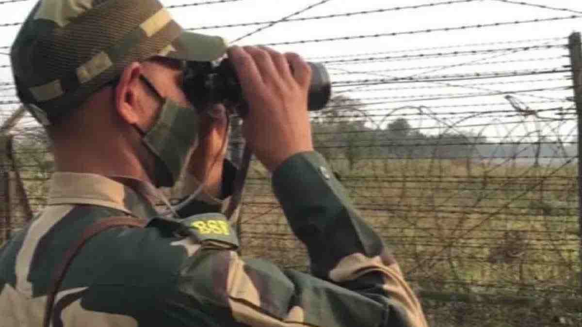 Border Security Force  BSF shot dead two Pakistani infiltrators  Pakistani infiltrators in Barmer  BSF  Pakistani infiltrators  Pakistani infiltrators killed rajasthan  നുഴഞ്ഞുകടക്കാൻ ശ്രമിച്ചു  നുഴഞ്ഞുകയറ്റക്കാർ  ബിഎഫ്‌എസ് ജവാന്മാർ  വെടിവച്ച് കൊലപ്പെടുത്തി  ഇന്ത്യൻ അതിർത്തി രക്ഷ സേന  പാകിസ്ഥാനി നുഴഞ്ഞുകയറ്റക്കാരെ വധിച്ചു  പാകിസ്ഥാൻ  ബാർമർ