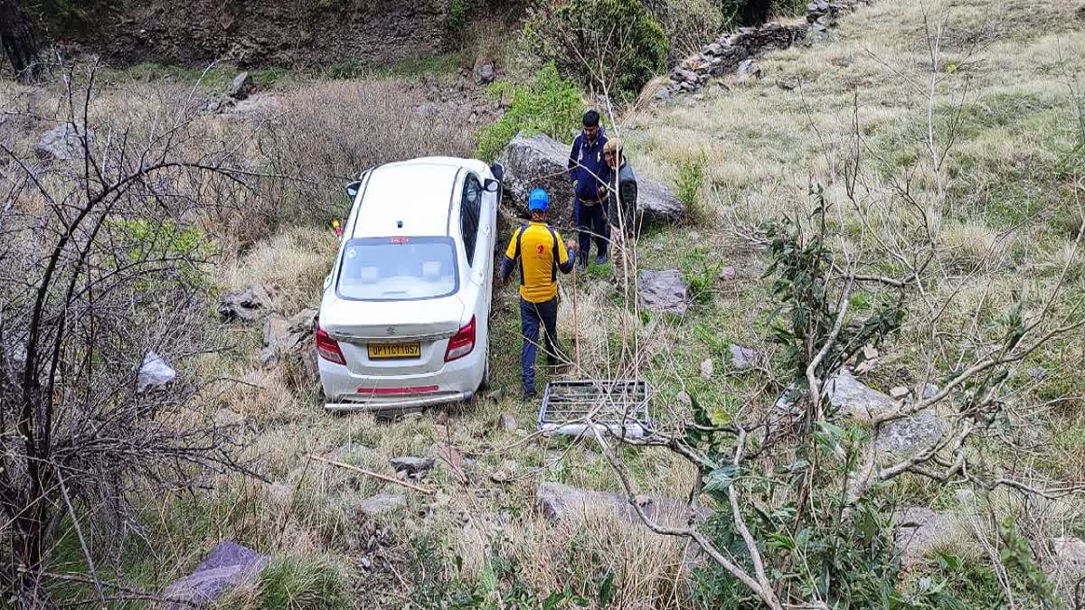 Odisha passengers car fell into ditch