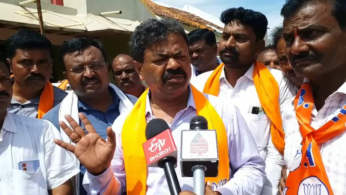 renukacharya-challenges-to-dk-shivakumar-to-ban-bajarangdal