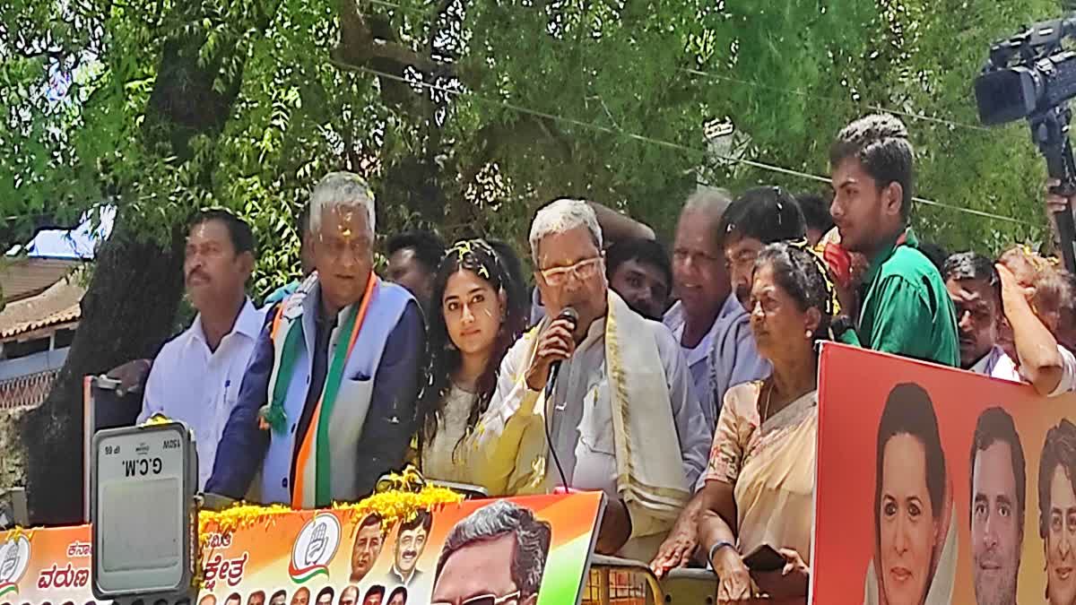Congress candidate Siddaramaiah campaigning in Rampur village