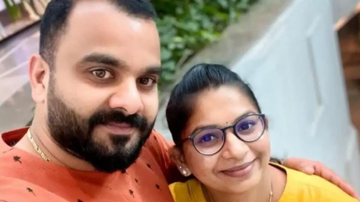 malayalai couple found dead in kuwait  pathanamthitta native found dead in kuwait  kuwait  kuwait death  മലയാളി ദമ്പതികൾ കുവൈത്തില്‍ മരിച്ച നിലയില്‍  മലയാളി ദമ്പതികൾ മരിച്ച നിലയിൽ  കുവൈത്തിൽ മരണം  മലയാളി ദമ്പതികൾ കുവൈത്തിൽ മരിച്ച നിലയിൽ  പത്തനംതിട്ട സ്വദേശികൾ കുവൈത്തിൽ മരിച്ച നിലയിൽ  മലയാളികൾ കുവൈത്തിൽ മരിച്ച നിലയിൽ  ദമ്പതികളെ കുവൈത്തില്‍ മരിച്ച നിലയില്‍ കണ്ടെത്തി  കുവൈത്ത്  ആത്മഹത്യ