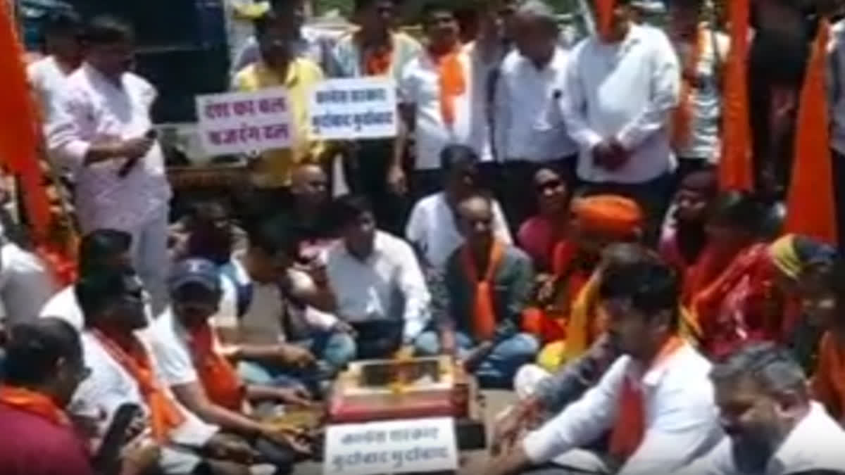 Controversy on Bajrang Dal ban proposal, Bajrang Dal do hawan for Congress