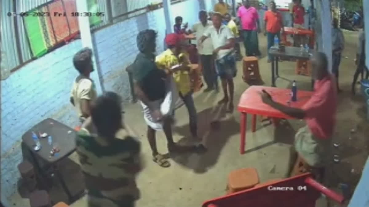 cctv video: டாஸ்மாக் பாரில் சரமாரி தாக்குதல் நடத்திய கும்பலை பிடிக்க முயன்ற போலீசாருக்கு மிரட்டல்!!