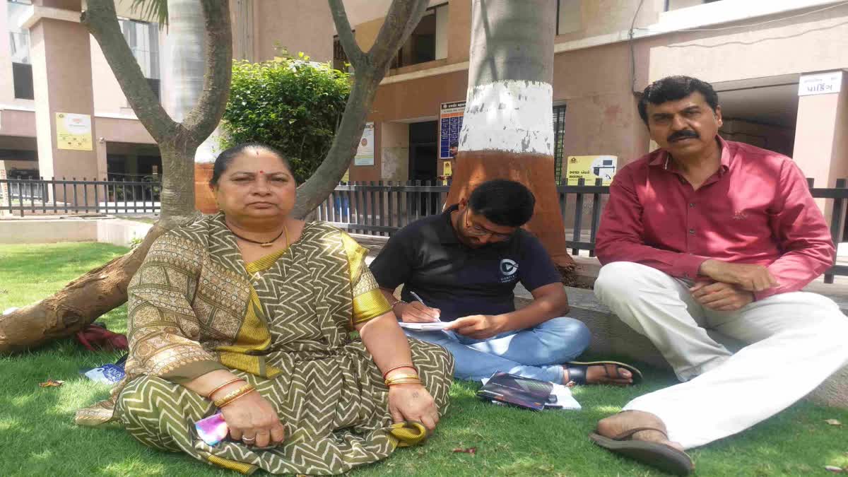 Rajkot News : રાજકોટ મનપાના ગાર્ડનમાં બેસતાં કોંગ્રેસ કાર્યાલયને અઠવાડિયામાં 50થી વધુ ફરિયાદ મળી