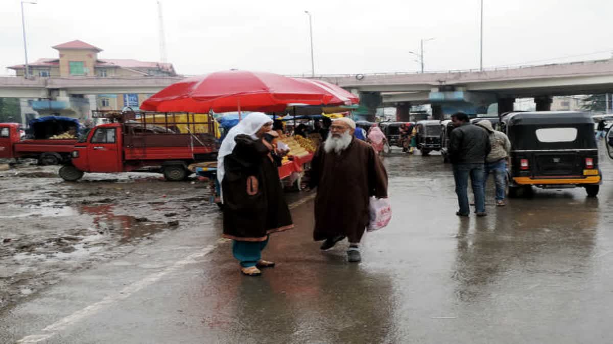 کشمیر میں اگلے چوبیس گھنٹوں کے دوران مزید بارش اور ژالہ باری کی پیش گوئی