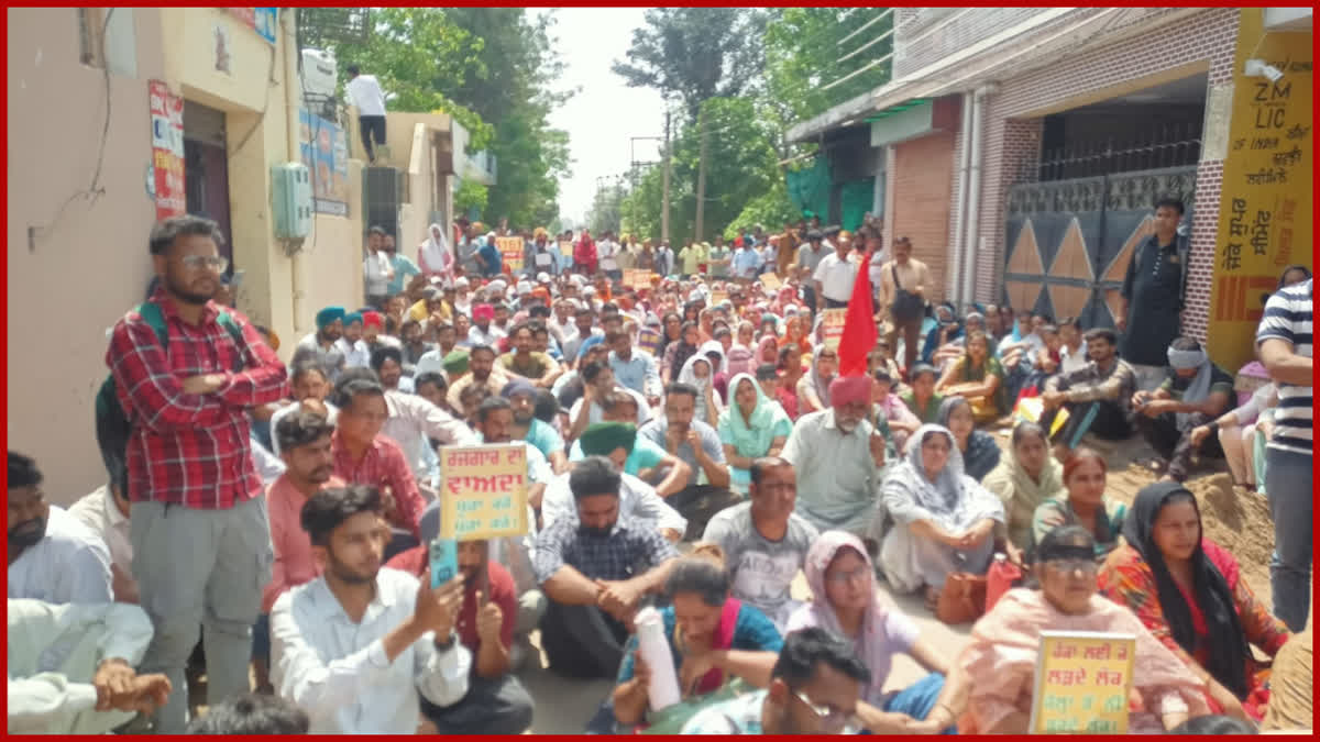 4161 Teachers protest in Education Minister
