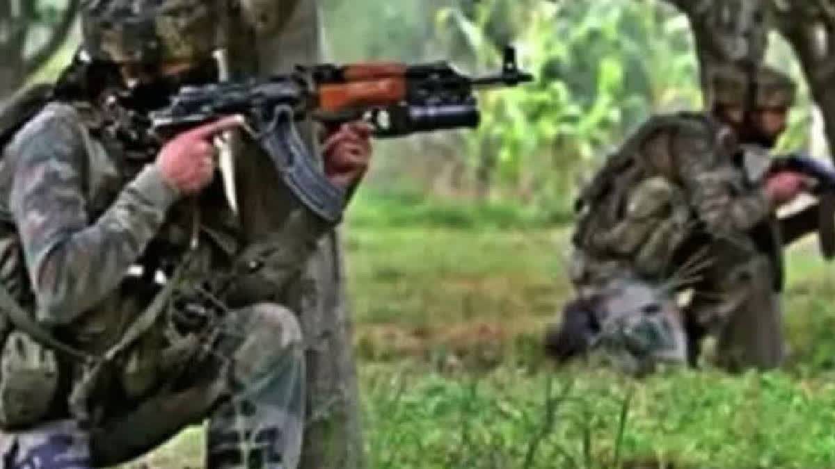 Two Naxalites carrying Rs 11 lakh bounty killed in encounter with police in Sukma  Chhattisgarh Two Naxalites killed in encounter  Naxalites killed in encounter  സുക്‌മ നക്‌സല്‍ ഏറ്റുമുട്ടല്‍  മഡ്‌കം എറ  പൊടിയം ഭിമെ