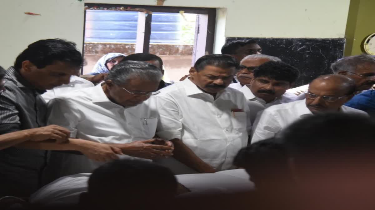 Kerala CM Pinarayi Vijayan arrives at Taluk Hospital  CM arrives at Taluk Hospital Tirurangadi  Malappuram news updates  latest news updates  മുഖ്യമന്ത്രി  താനൂർ ബോട്ട് അപകടം  താനൂർ ബോട്ട് അപകടത്തില്‍ ജുഡീഷ്യല്‍ അന്വേഷണം  മുഖ്യമന്ത്രി പിണറായി വിജയന്‍