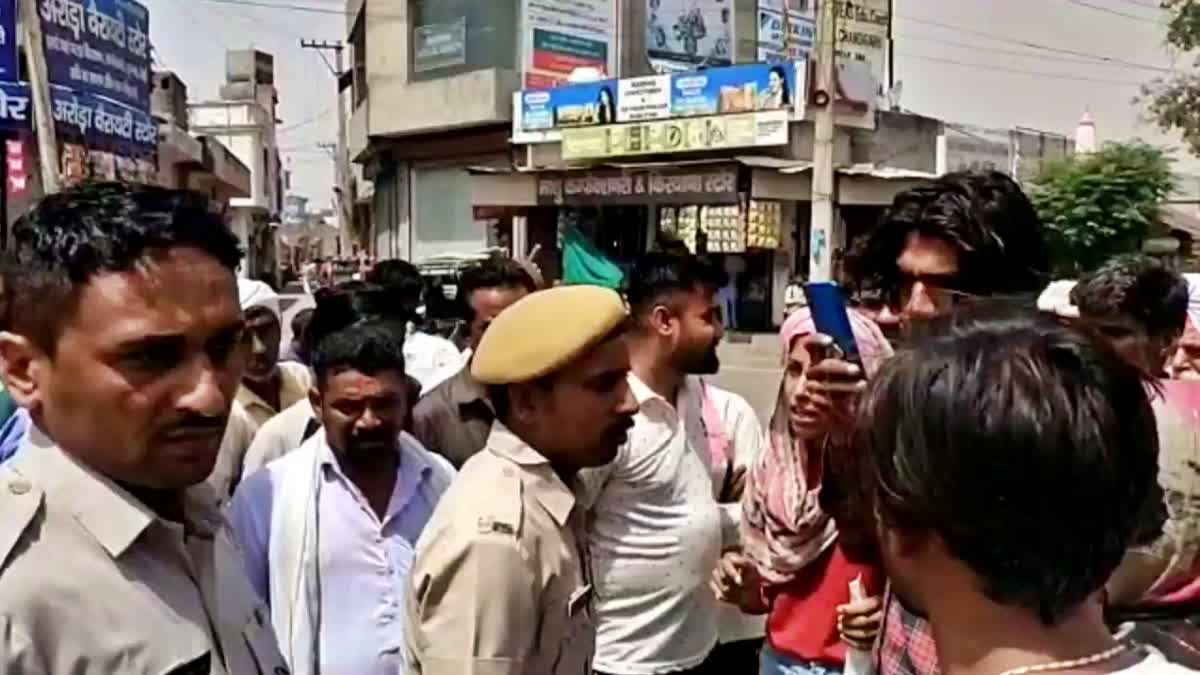 protest against Fatehabad traffic police