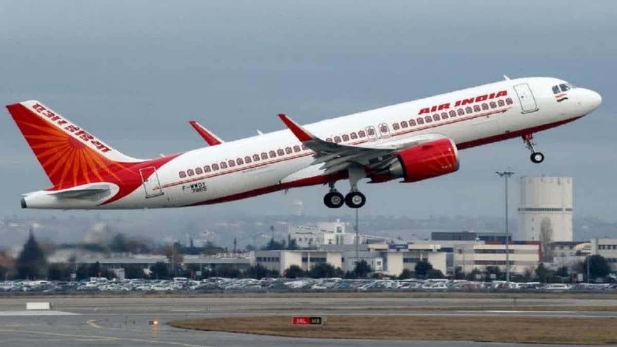 Air India urination case  Air India urination case Supreme Court  Supreme Court issues notices to Centre  ഫ്ലൈറ്റില്‍ സ്‌ത്രീയുടെ ദേഹത്ത് മൂത്രമൊഴിച്ച കേസ്  കേന്ദ്ര സര്‍ക്കാരിന് നോട്ടിസ് അയച്ച് സുപ്രീംകോടതി  എയര്‍ ഇന്ത്യ  വയോധികയുടെ ദേഹത്ത് മൂത്രമൊഴിച്ച സംഭവം  ഡിജിസിഎ