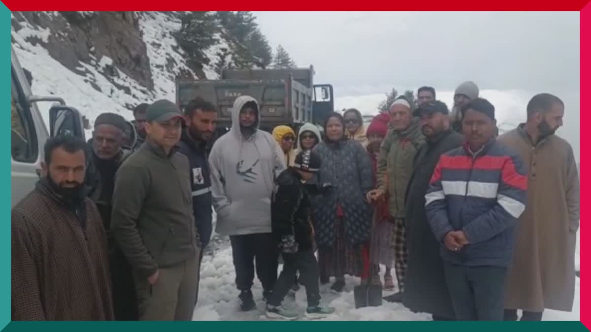 8-tourists-among-10-standard-at-b-top-in-qazigund-rescued