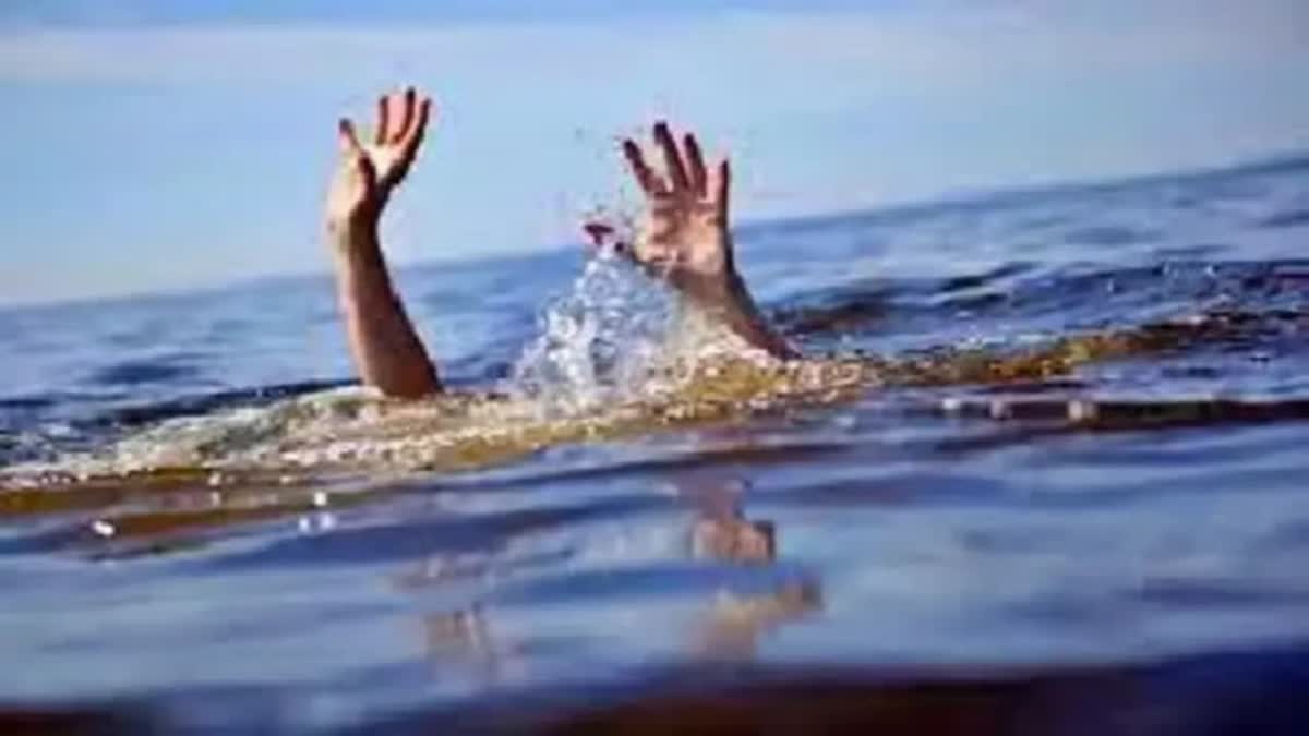 mother jumps into pond along with kids