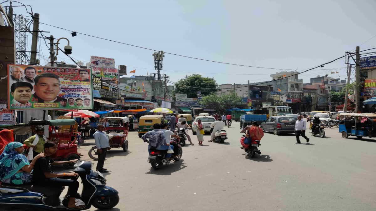 People of area upset due to lack of public toilet