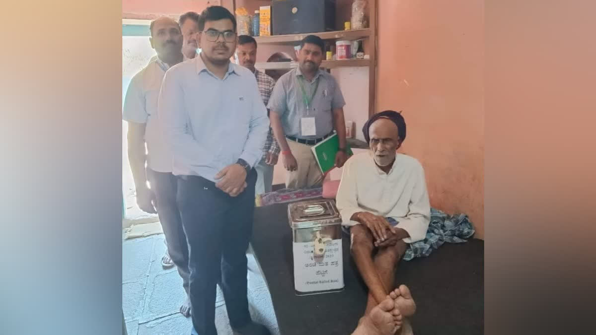 کرناٹک میں بزرگ اور معذور افراد نے اپنا ووٹ ڈالا