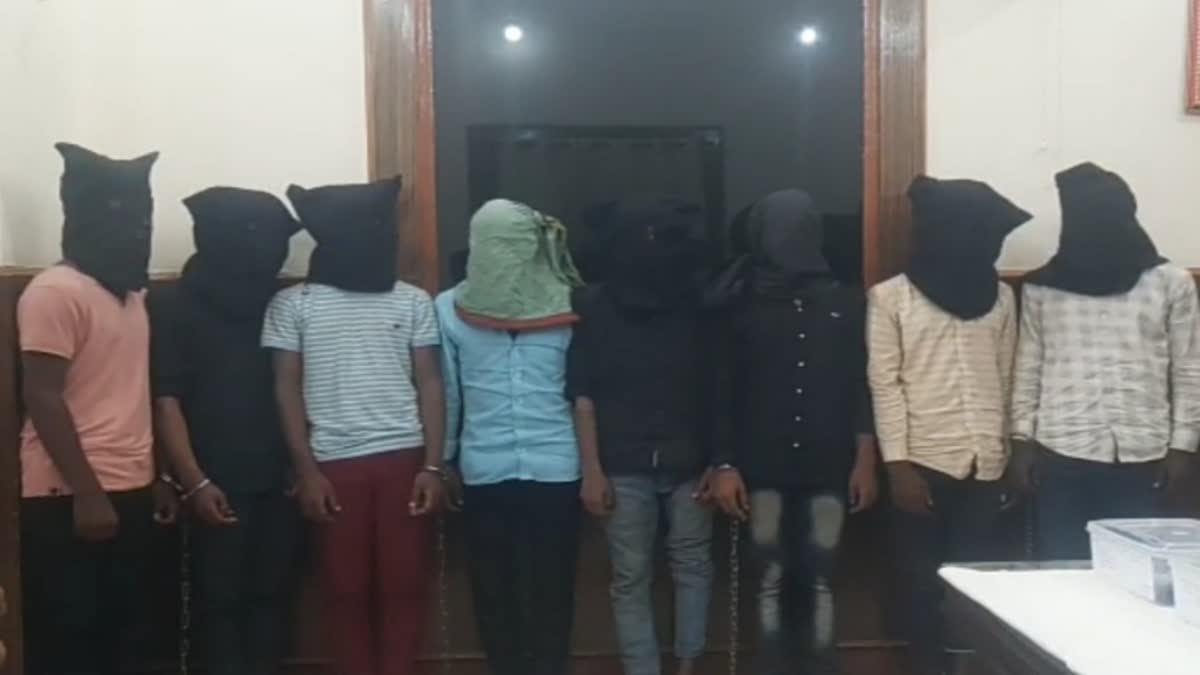 मोतिहारी में अपराध की योजना बनाते आठ बदमाश गिरफ्तार