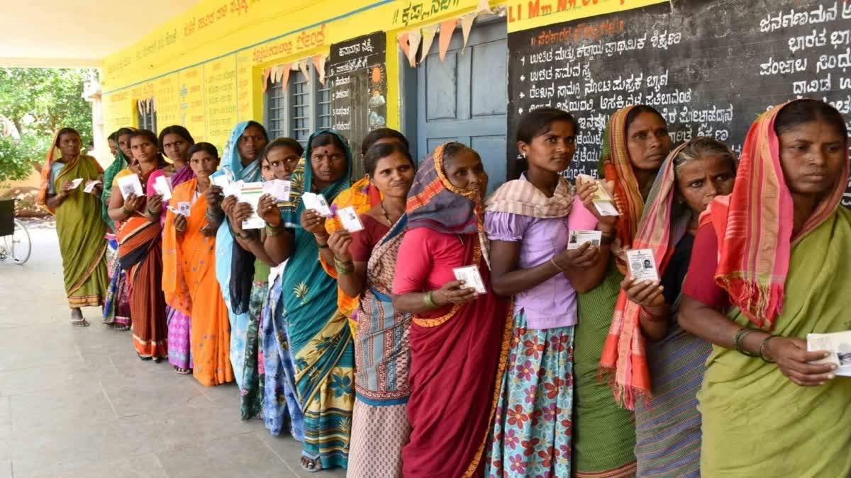 Karnataka assembly election Voting begins  കര്‍ണാടക നിയമസഭ തെരഞ്ഞെടുപ്പ് 2023  വോട്ടെടുപ്പ് ആരംഭിച്ചു  ചൂടുപിടിച്ച് രാഷ്‌ട്രീയ രംഗം  നിയമസഭ തെരഞ്ഞെടുപ്പ് ആരംഭിച്ചു  കര്‍ണാടക നിയമസഭ തെരഞ്ഞെടുപ്പ്  Karnataka assembly election  Karnataka assembly election Voting begins  ര്‍ണാടക നിയമസഭ തെരഞ്ഞെടുപ്പ്