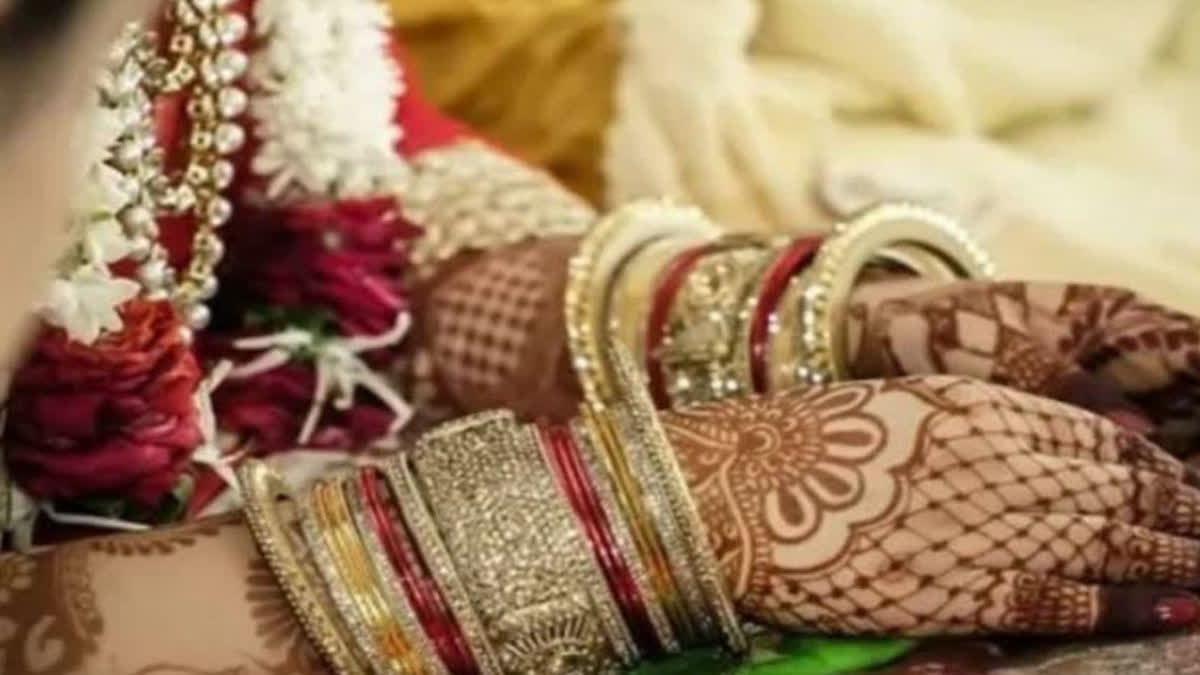 UP: Bride leaves house on pretext of going to beauty parlour, goes missing