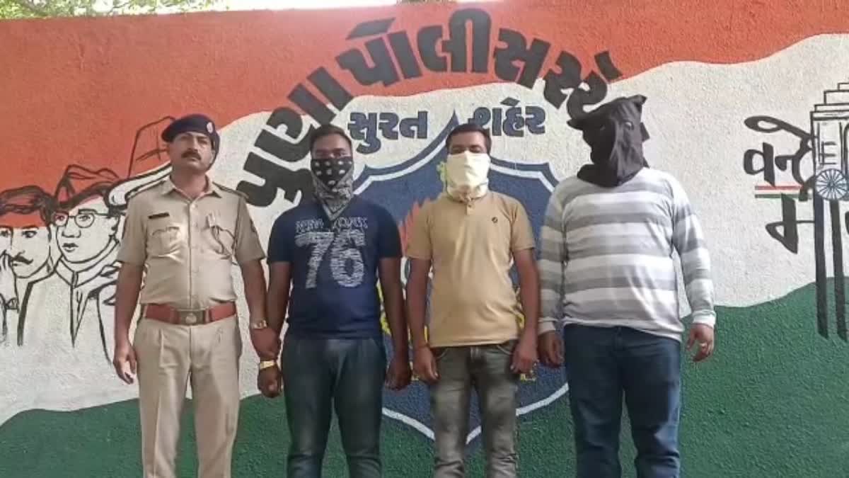 Surat police: કોન્સ્ટેબલ દ્વારા  50000 રૂપિયાનો કર્યો તોડ મામલે પાંચ પોલીસ કર્મચારી સામે ફરિયાદ