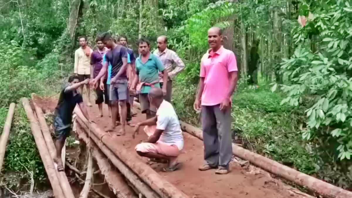 ಮತ ಬಹಿಷ್ಕರಿಸಿ ಸೇತುವೆ ಕಟ್ಟಿದ ಗ್ರಾಮಸ್ಥರು