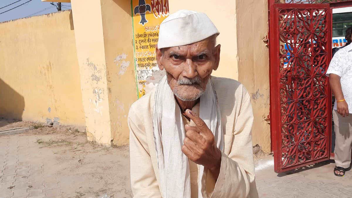 112-year-old Pandit Ram Murti Mishra