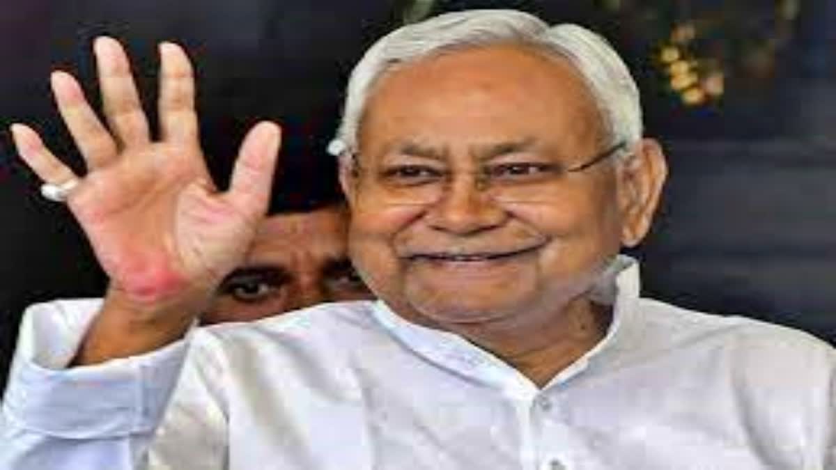 CM Nitish gets bitten by worm