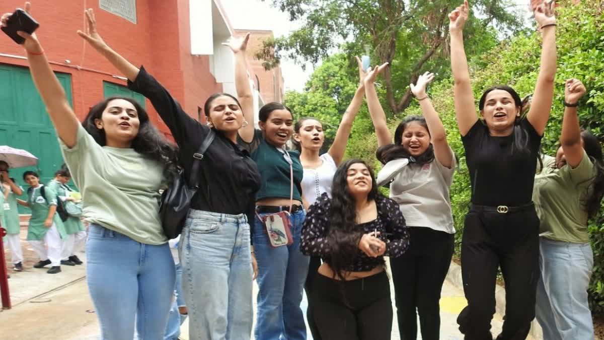 cbse delhi 10th board results announced