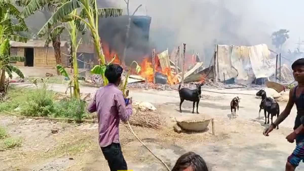 Fire In Bihar: मुजफ्फरपुर में लगी भीषण आग से झुलसकर 3 लोगों की मौत, कई घर  जलकर राख, three people died due to fire in muzaffarpur
