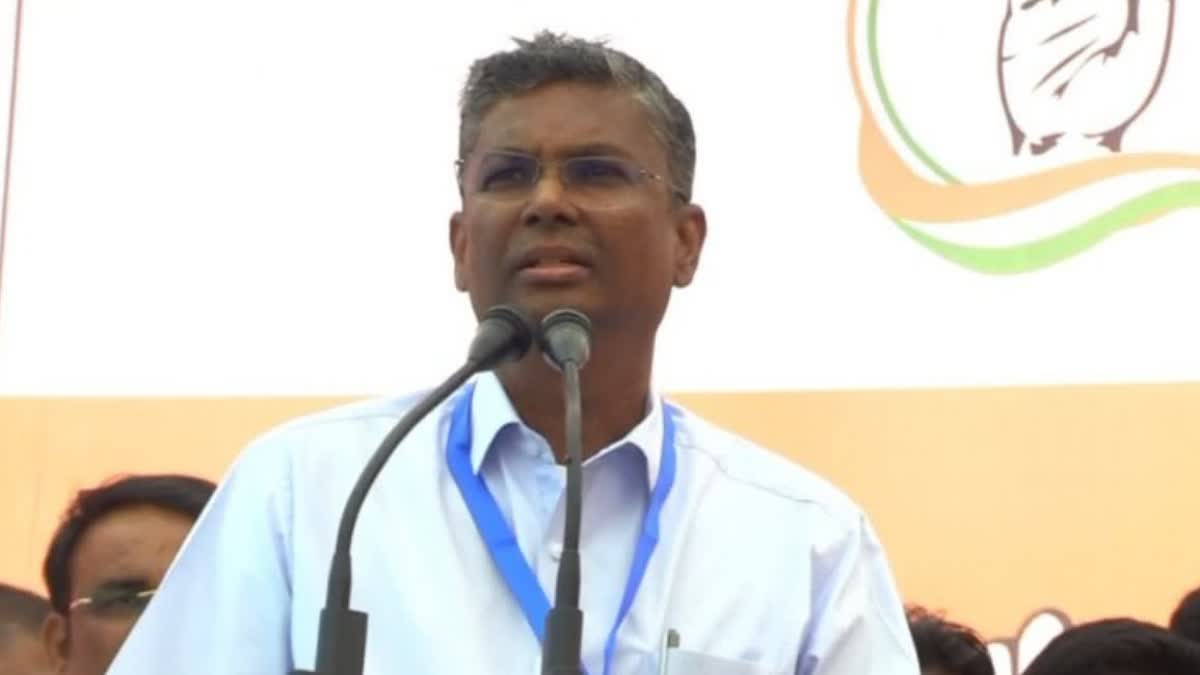 sathish-jarkiholi-won-in-yamakanamaradi-constituency