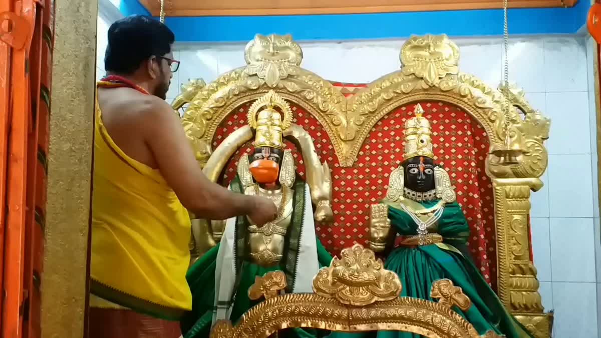 hanuman temple with his wife