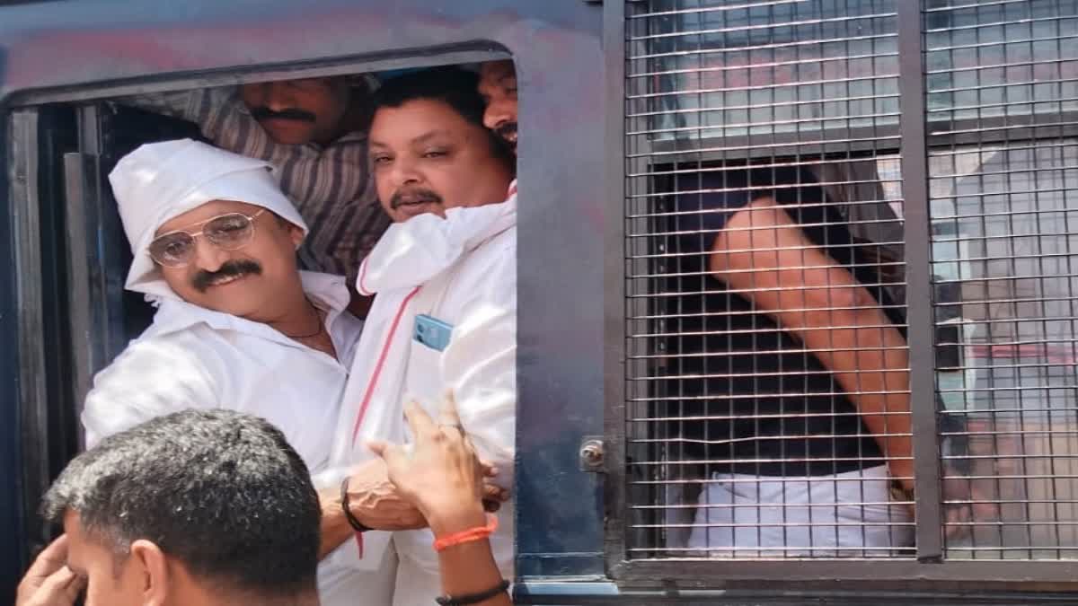 sagar Police arrest leaders of Congress