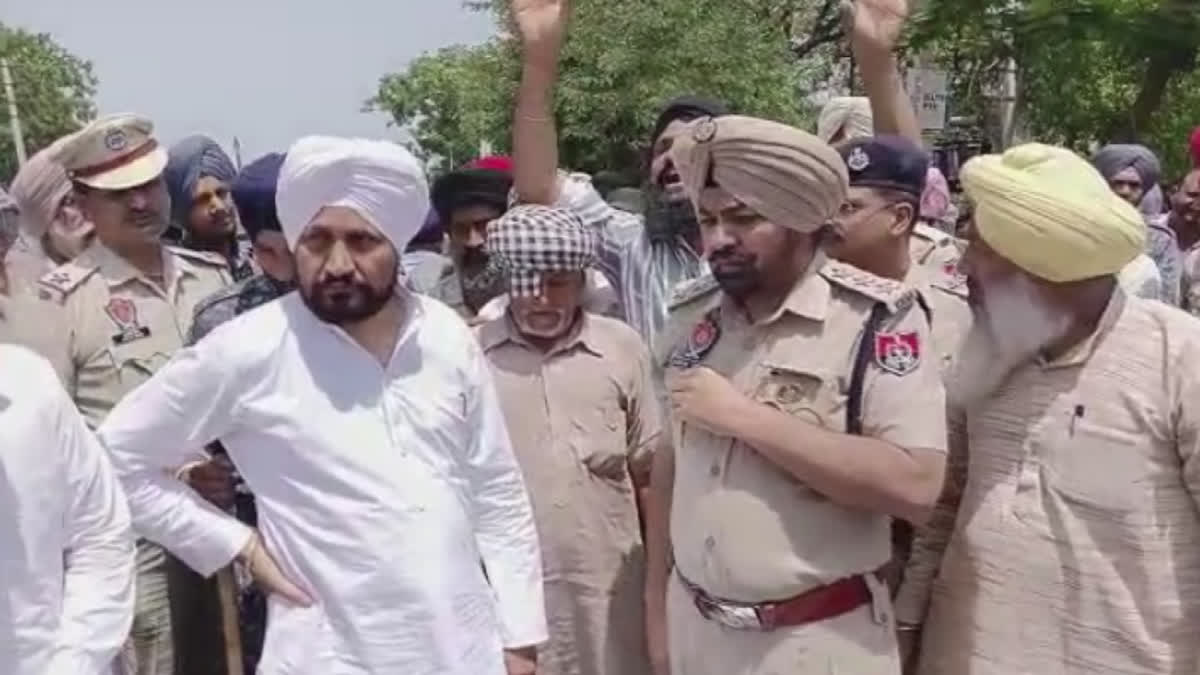 Demonstration outside Sri Chamkaur Sahib Government Hospital