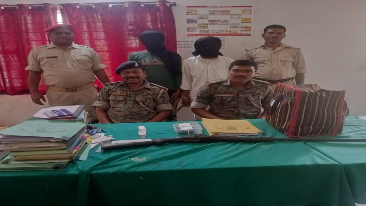 Disclosure of robbery in Palamu two criminals arrested with weapons
