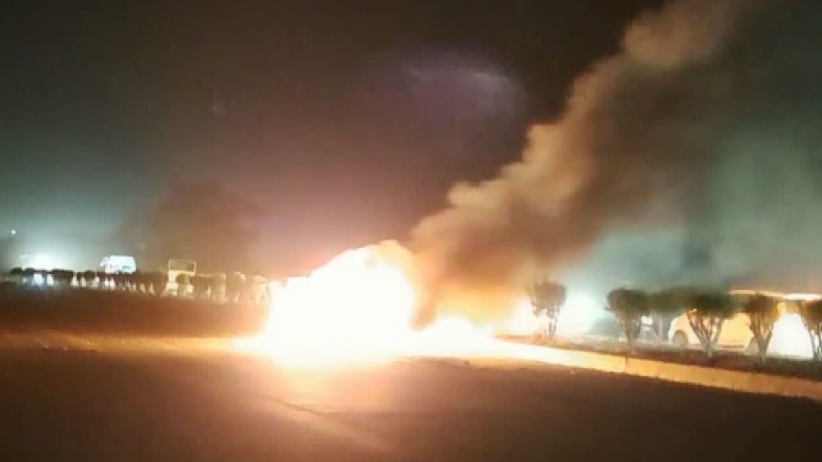 अलीगढ़ में चलती कार में लगी आग