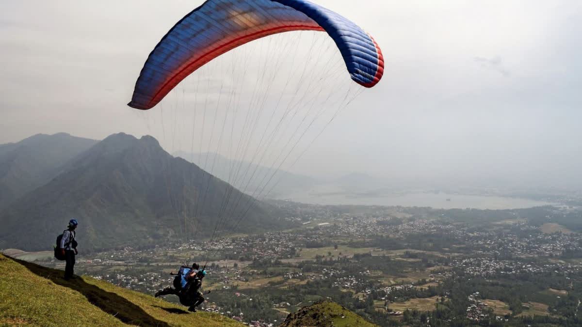 Paragliding in Srinagar