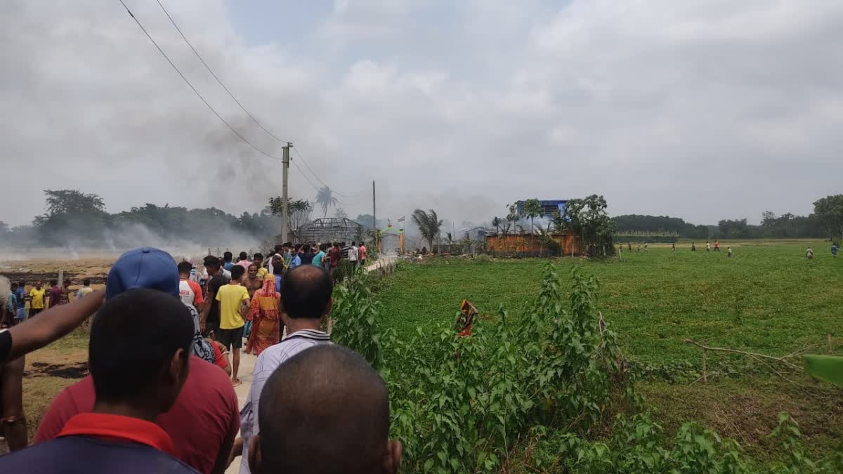 East Midnapore Cracker Factory blast  East Midnapore Cracker Factory blast several dies  Cracker Factory blast several dies  Cracker Factory blast  West Bengal  East Midnapore  police taken the control of rescue operation  പടക്കനിര്‍മാണശാലയിലെ സ്‌ഫോടനം  പടക്കനിര്‍മാണശാല  ജീവനറ്റ് നിരവധി പേര്‍  രക്ഷാപ്രവര്‍ത്തനം ആരംഭിച്ച് പൊലീസ്  രക്ഷാപ്രവര്‍ത്തനം  പശ്ചിമ ബംഗാള്‍  മേദിനിപൂർ ജില്ല