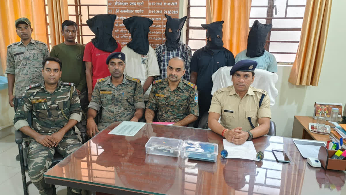 Five criminals seeking extortion arrested in Latehar