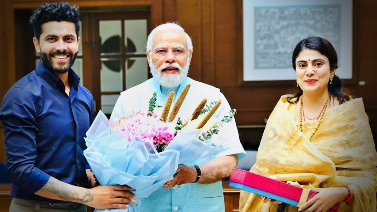 Jadeja Meet Pm modi: ધારાસભ્ય પત્નિ રિવાબા સાથે રવિન્દ્ર જાડેજાએ વડાપ્રધાન મોદીની મુલાકાત લીધી