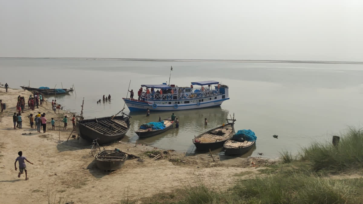 Bengal, Bihar & Jharkhand irrigation officers inspect Ganges erosion in Malda