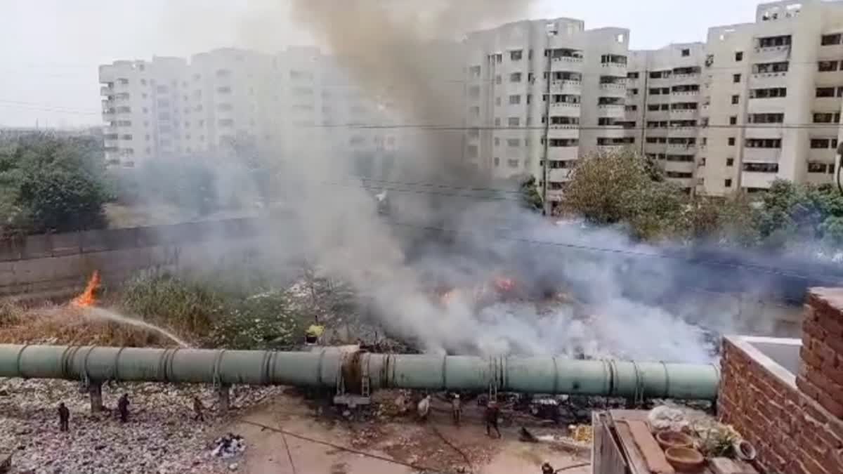 Fierce fire broke out in Shastri Park slum
