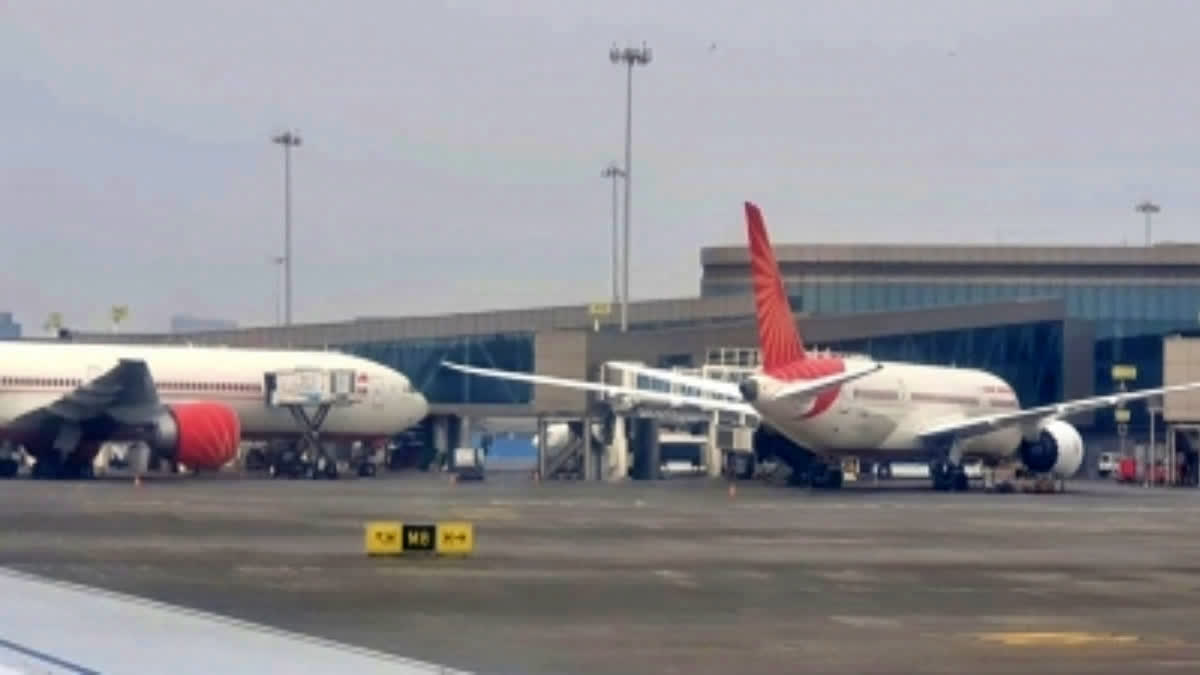 passengers injured in severe turbulence  severe turbulence on Air India flight  Air India flight from Delhi to Sydney  ತಪ್ಪಿದ ಭಾರೀ ಅನಾಹುತ  ದೆಹಲಿ ಸಿಡ್ನಿ ವಿಮಾನ ಪ್ರಯಾಣಿಕರಿಗೆ ಗಾಯ  ದೆಹಲಿಯಿಂದ ಸಿಡ್ನಿಗೆ ಹೋಗುತ್ತಿದ್ದ ಏರ್ ಇಂಡಿಯಾ  ರ್ ಇಂಡಿಯಾ ವಿಮಾನದಲ್ಲಿ ಹಲವಾರು ಪ್ರಯಾಣಿಕರು ಗಾಯ  ಏರ್ ಇಂಡಿಯಾ ವಿಮಾನದಲ್ಲಿ ಹಲವು ಬಾರಿ ಕಂಪನ