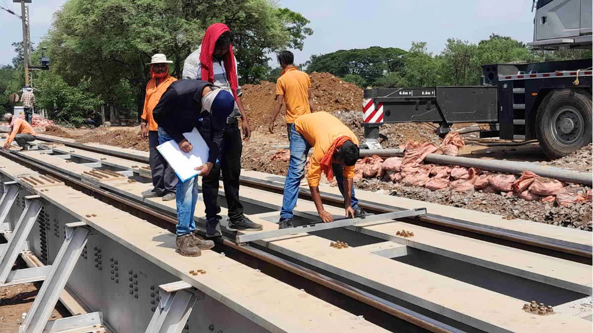 Girder installation in Supela