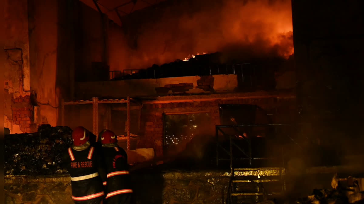 medicine warehouse fire in kollam updation  medicine warehouse fire  kollam fire  kollam fire updation  fire  തീപിടിത്തം  കൊല്ലത്ത് തീപിടിത്തം  മരുന്ന് സംഭരണശാലയിൽ തീപിടിത്തം  ഗോഡൗണിൽ തീപിടിത്തം  മരുന്ന് ഗോഡൗണിൽ തീപിടിത്തം  ആശ്രാമം തീപിടിത്തം  ഉളിയക്കോവിലിൽ തീപിടിത്തം  ഗോഡൗൺ തീപിടിത്തം