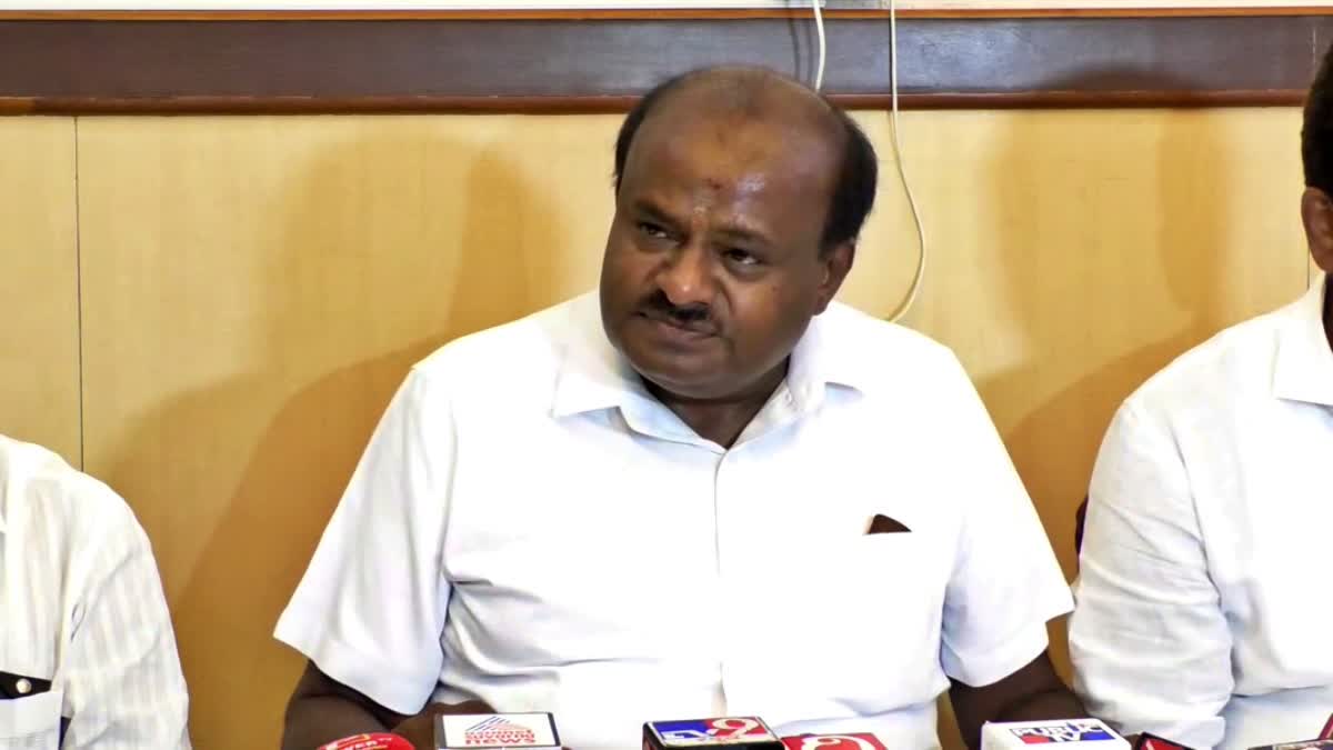 hd-kumaraswamy-spoke-at-the-thanksgiving-meeting-held-in-channapatna