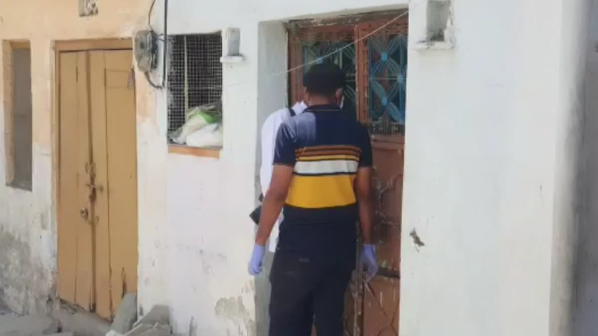 youth dead body found in home of his friend in Udaipur